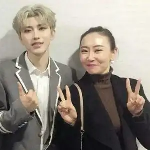 哈哈,小鬼的妈妈原来喜欢蔡徐坤啊,真的很坑啊