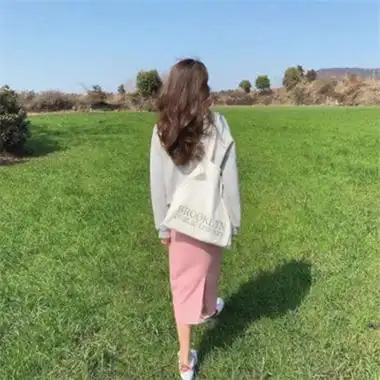 唯美高清的女生背影头像2022