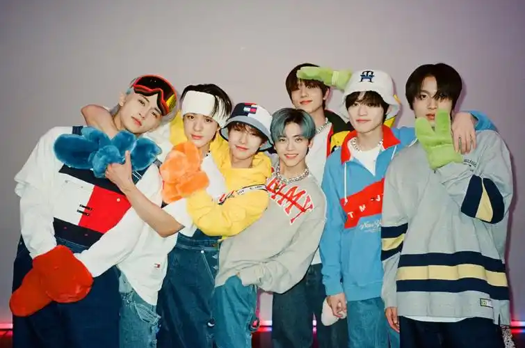 都说不认识的帅哥就是nct的,看看合照大家认识哪些呢?