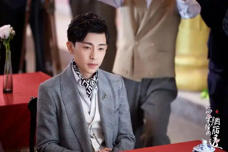 海棠经雨胭脂透