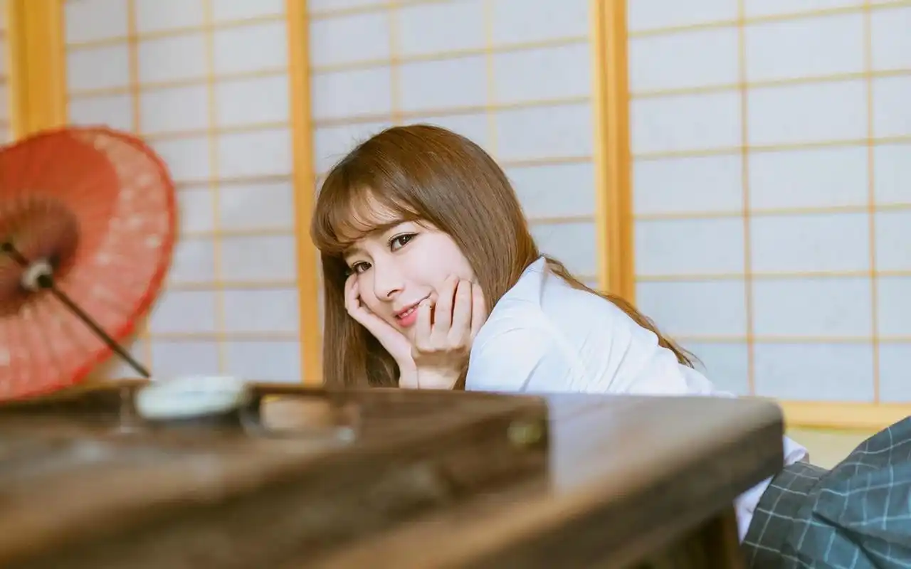 和风校服系气质美女壁纸