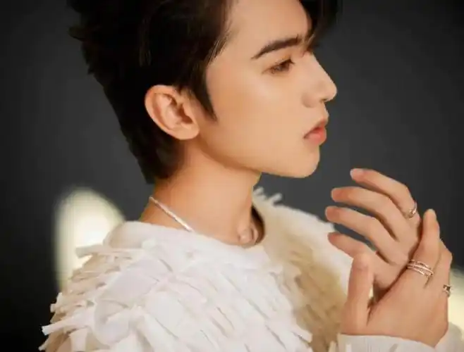 虞书欣|张慧雯|蔡徐坤_新浪新闻