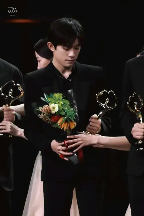 四字 易烊千玺 yyqx 四字弟弟##易烊千玺电影小小的