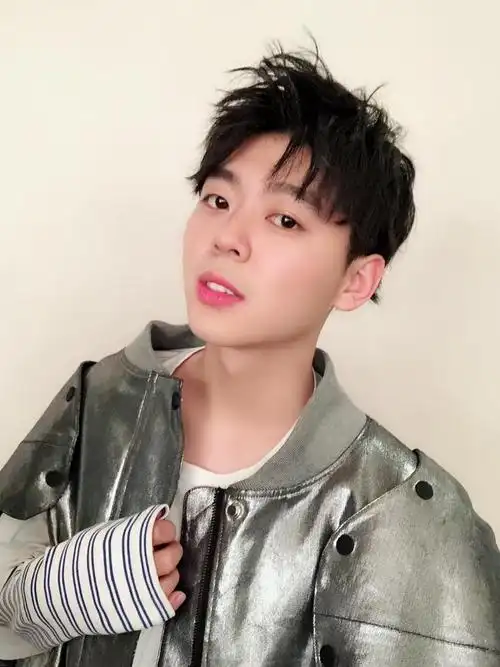 贾昱(中国内地流行乐男歌手)_尚可名片