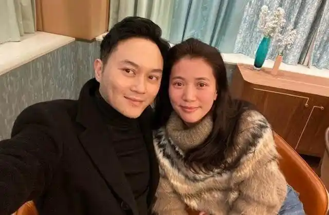 袁咏仪张智霖疑似装恩爱?靓靓怀孕时老公天天出去玩,投诉也没用