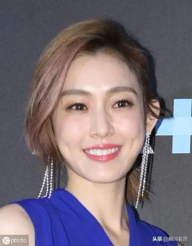 范玮琪亮相某活动 连体裤亮了,网友:实在是太漂亮了!