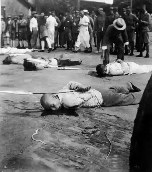 他们一直在记录着那个年代,而1949年5月11日这天,他们所拍摄的死刑