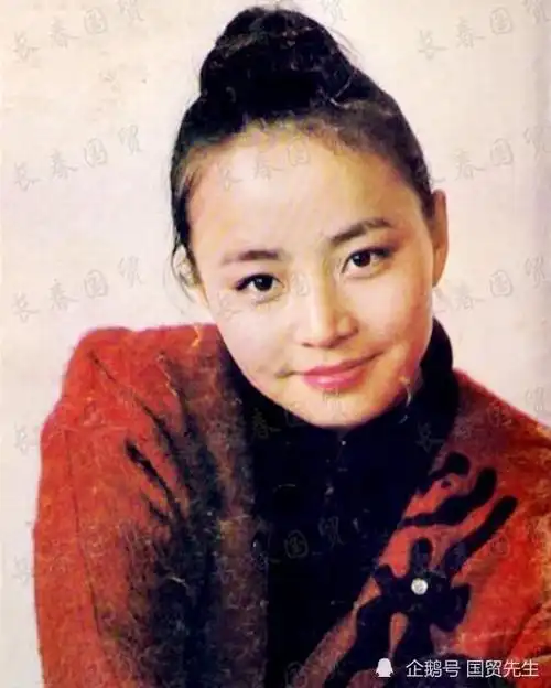 宋丹丹33年前青涩旧照曝光,五官精致略显婴儿肥