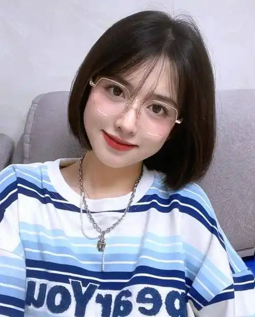 圆脸剪什么发型好看冬天圆脸适合什么发型