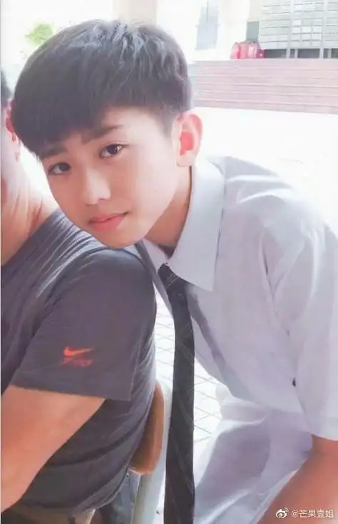 蔡徐坤张钧甯8年后同框#蔡徐坤14岁拍戏时曾和张钧甯有过一张同框