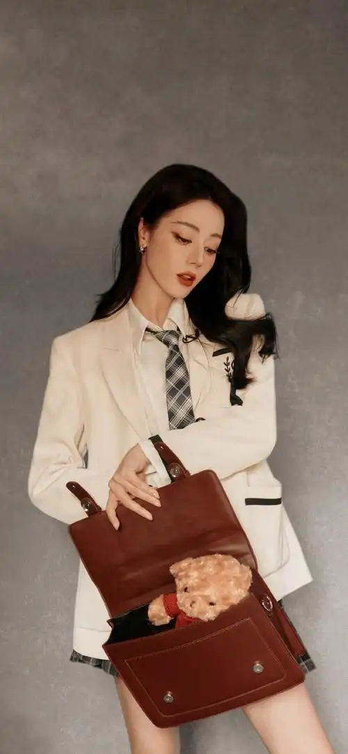 迪丽热巴美式证件照