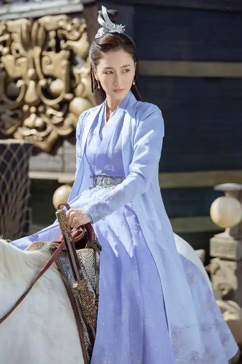 《锦衣之下》28日开播 叶青新古装造型飒爽霸气