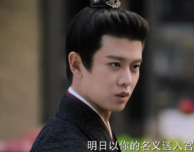 34岁任嘉伦他的危机才刚刚开始