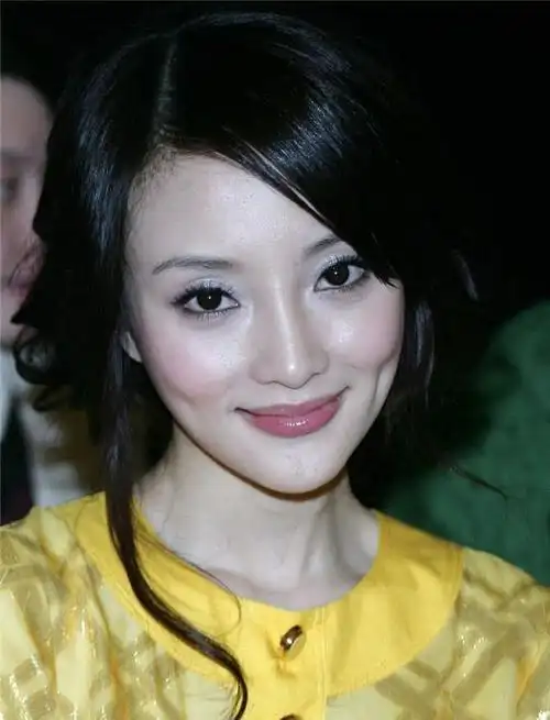 李小璐17岁旧照被扒,没有滤镜没有浓妆,这颜值我跪了!