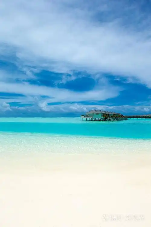 热带马尔代夫群岛,白色沙滩和海水