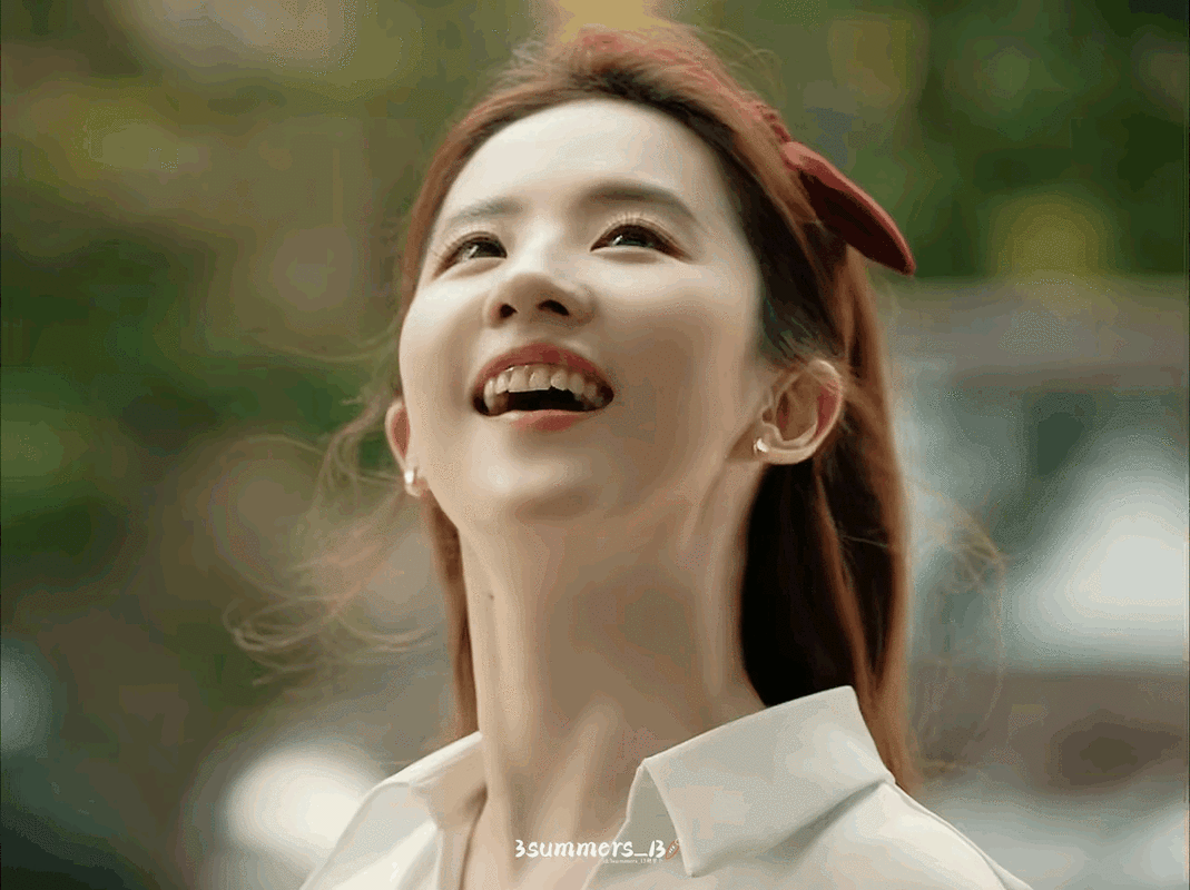 《玫瑰的故事》里和四个男人恋爱,戏外的刘亦菲为何至今单身?