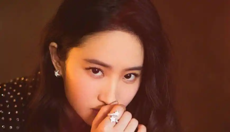 刘亦菲为何啥单身到现在?并不是没人娶,看看这些照片你就知道了!