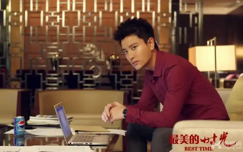 贾乃亮最美的时光帅气剧照 风度翩翩魅力十足