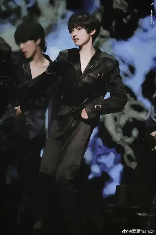 朱志鑫[超话]#恭喜朱志鑫《love shot》舞台直拍播放量破百万9佑