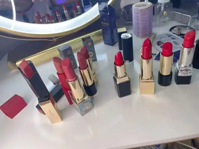 买一大堆口红结果就两个色