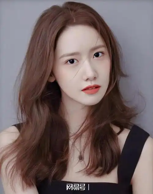 韩国艺人林允儿被潜的新闻前几天上了韩国好几个热搜