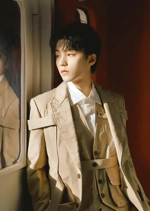 王俊凯:从青涩少年到"全民偶像",究竟是如何快速成长的?