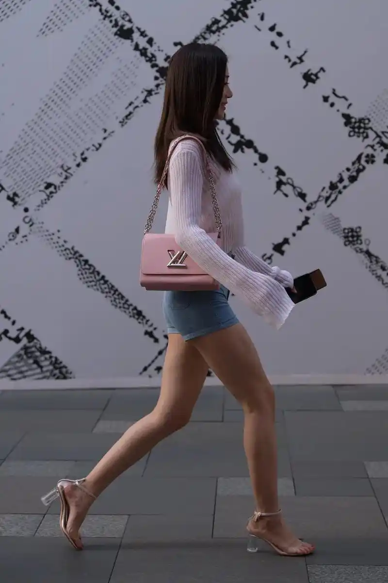 街拍美女#街拍美女 #美女 #完美身材 #好看的小姐姐 #这 - 抖音