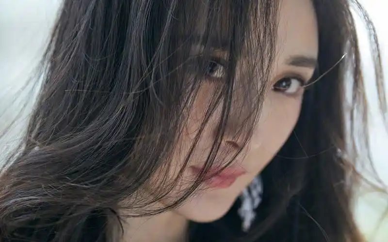 杨幂休闲性感写真图片桌面壁纸-大陆明星-手机壁纸下载-美桌网