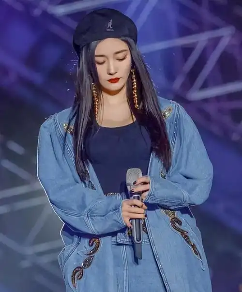 流量女王杨幂黑红之间早已沦陷