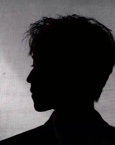 令人怦然心动的剪影杀欣赏王俊凯的绝世侧颜