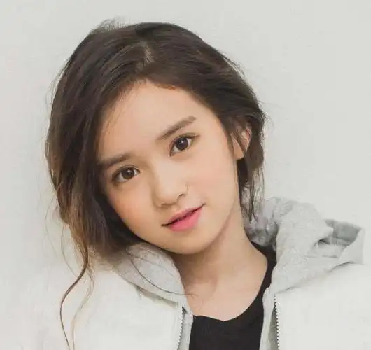 韩国11岁混血小萝莉太美了sm已签她当练习生我愿意等她长大