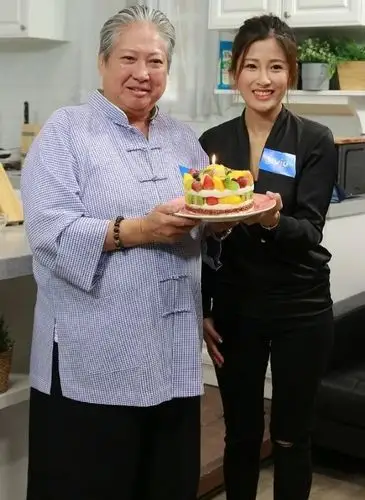 洪金宝儿媳妇与老公拍段子,洪天明与老婆互动开怀大笑