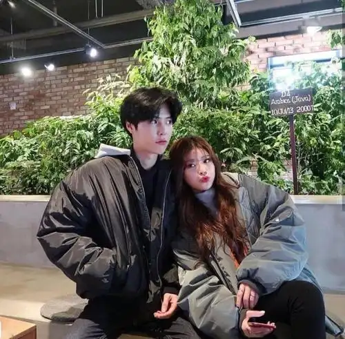 最新情侣拍照姿势制霸你的朋友圈