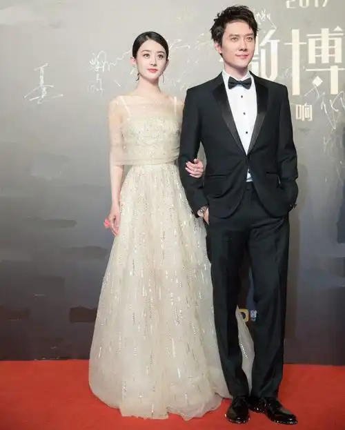 原创赵丽颖冯绍峰现身三亚度假带老婆坐百万豪车事业爱情双丰收