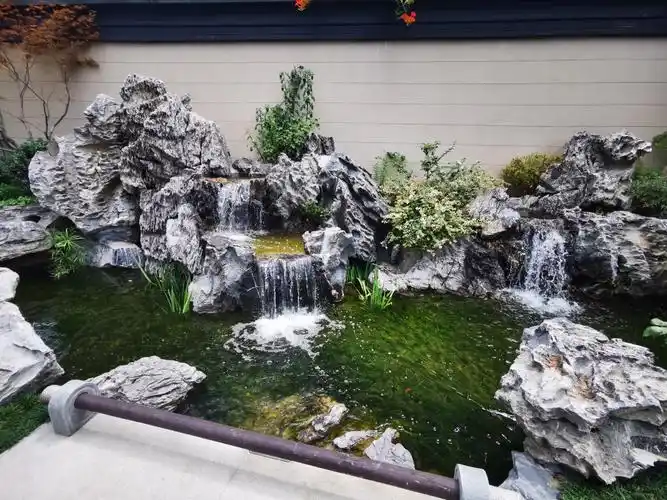 别墅区楼盘售楼部园林景观假山英石太湖石假山流水驳岸石摆放施工