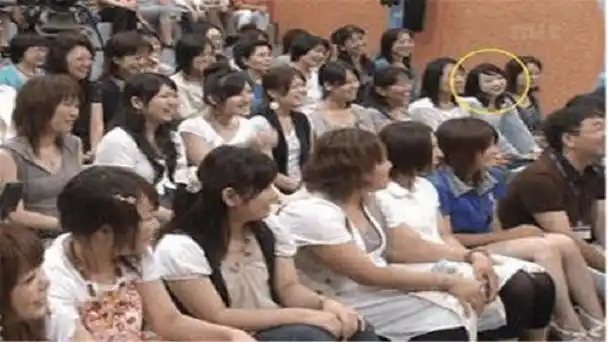 日本"诡异歪头姐"照片,别再害怕了,网友合力找出破绽