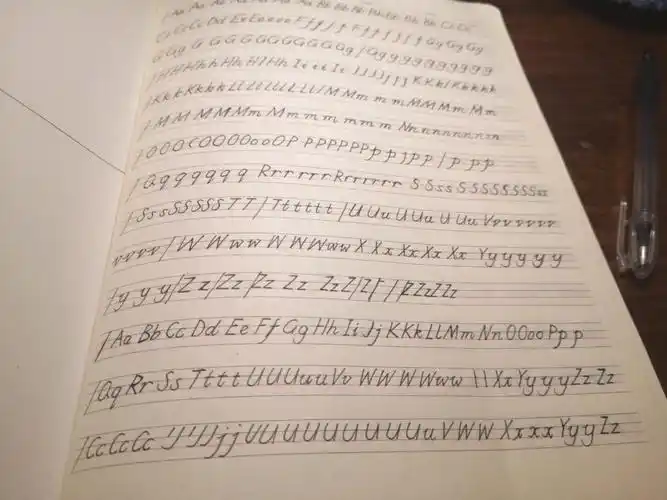 跟着豆瓣练习手写英语字体day13