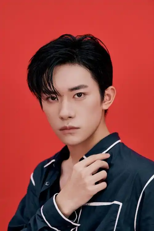 易烊千玺眼神#被易烊千玺这个眼神杀鲨到了!