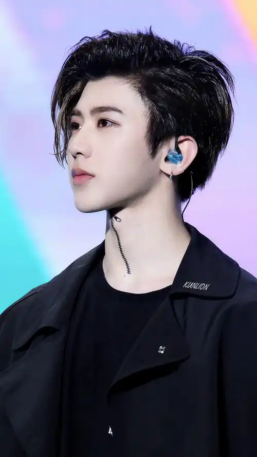 蔡徐坤 大奎 喉结拉链