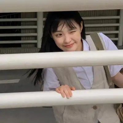 甜美笑容的女生头像图片