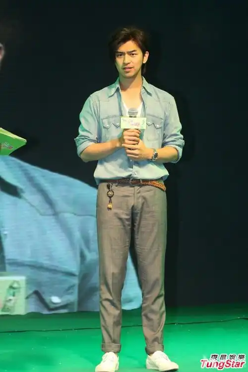 陈柏霖休闲装亮相 传递青春正能量第4页