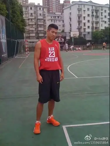 高186cm重160斤东北大汉变身筋肉型男