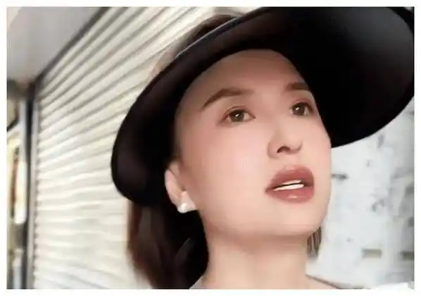 开始转行做自媒体,独自潇洒疑与富豪老公离婚_张雷_张磊_生活