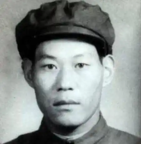 1953年6月25日,朝鲜民主主义人民共和国最高人民会议常任委员会追授他