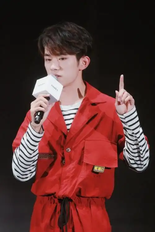 易烊千玺lindberg品牌全球代言人