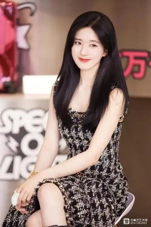 赵露思生图暴露身材比例,全身照一出更尴尬