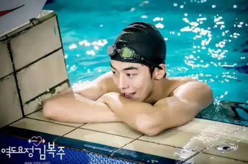 2,《致美丽的你》南柱赫也是因为身材够好才能出演