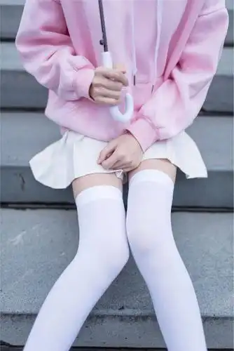 白丝短裙美腿足控_美图_乐愚社区