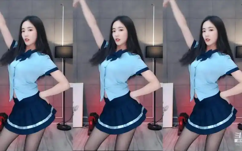 淼淼喵酱呀斗鱼性感舞蹈区美女主播jk黑丝美腿8.20直播录像