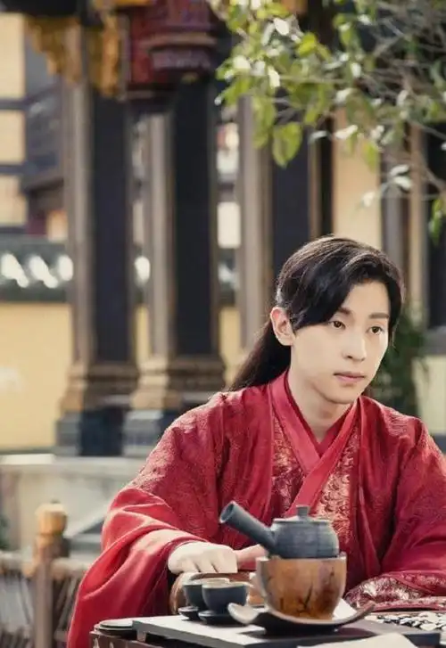 盘点10位古装红衣美男,肖战罗云熙成毅都好绝,最后一名意想不到